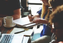 Come sopportare i colleghi di lavoro