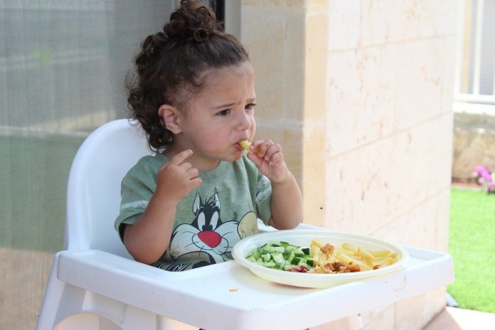 Come Convincere un Bambino Autistico a Mangiare