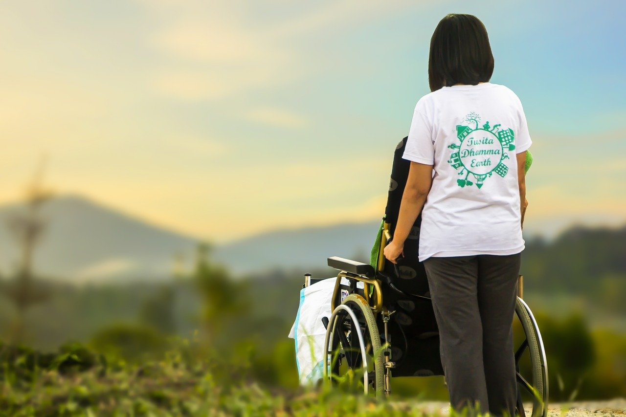 hospice-1797305_1280 Mi piace aiutare gli altri, che lavoro posso fare?