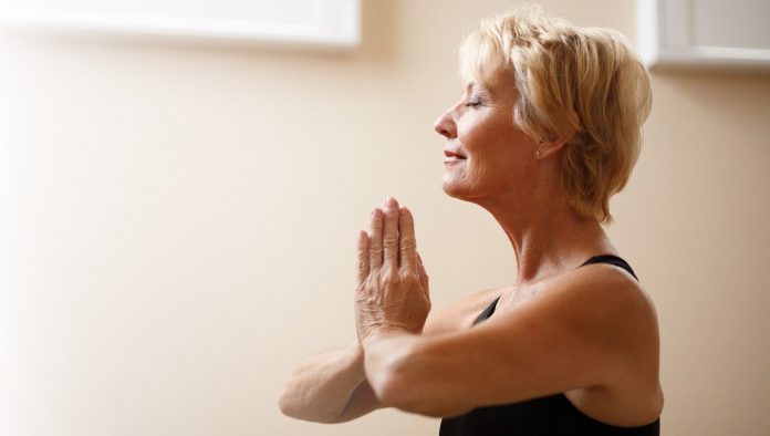 Benefici dello Yoga per Anziani