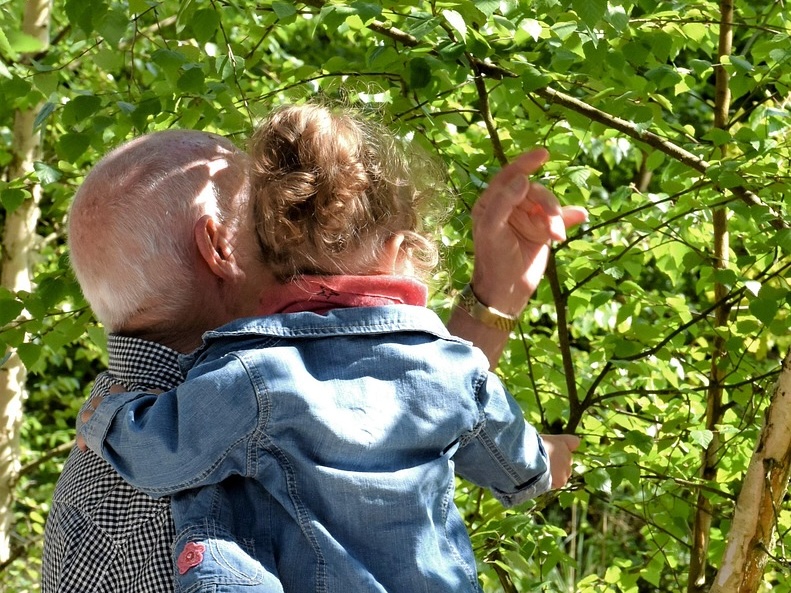 Attivita-Intergenerazionali-per-Anziani-e-Giovani Attività intergenerazionali per anziani: il valore del dialogo tra diverse età